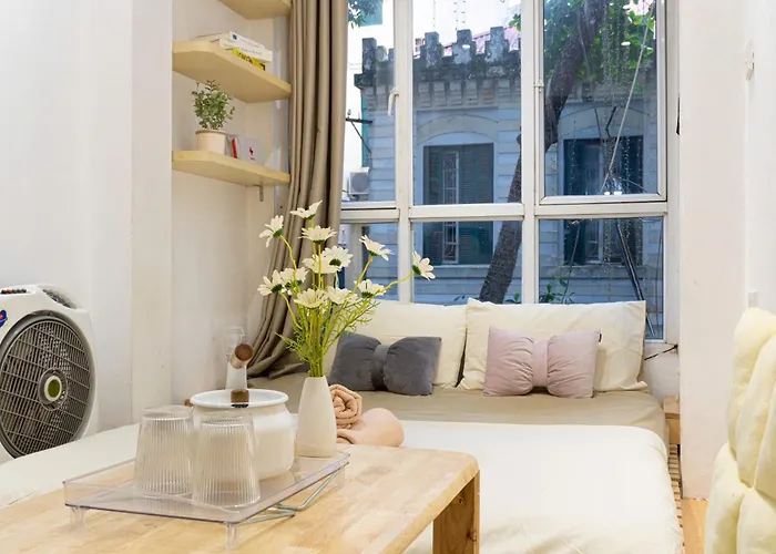 Bright Large Window Room Private External Bathroom